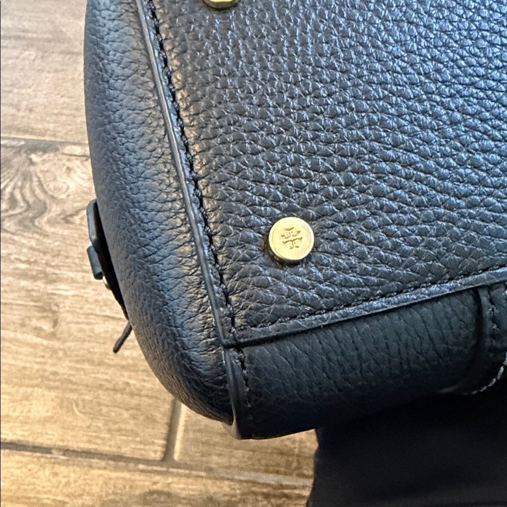 Tory Burch Black Leather Satchel. Good condition. - Picture 8 of 13